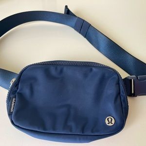 Lululemon crossbody bag in navy blue.